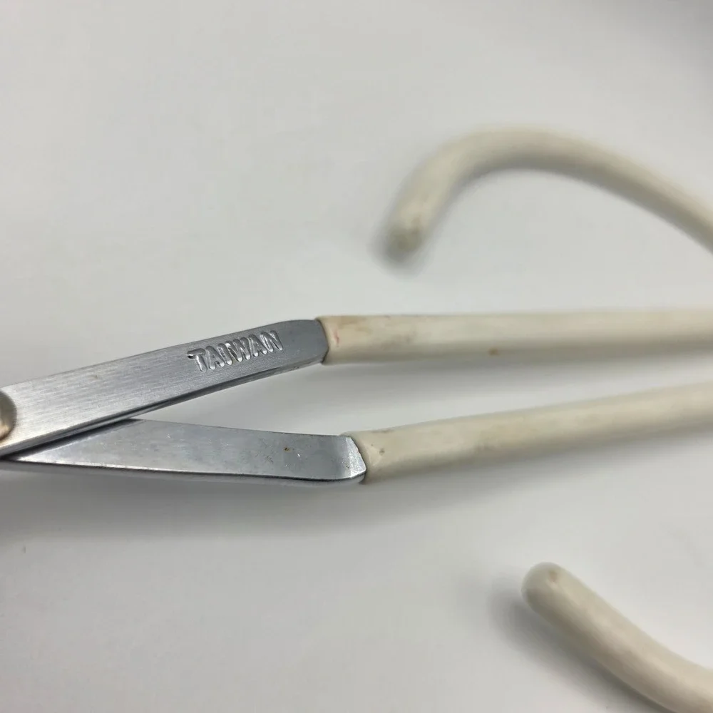 Vintage Scissor Kitchen Tongs Chrome Metal White Coated Handles 11 Inch Taiwan